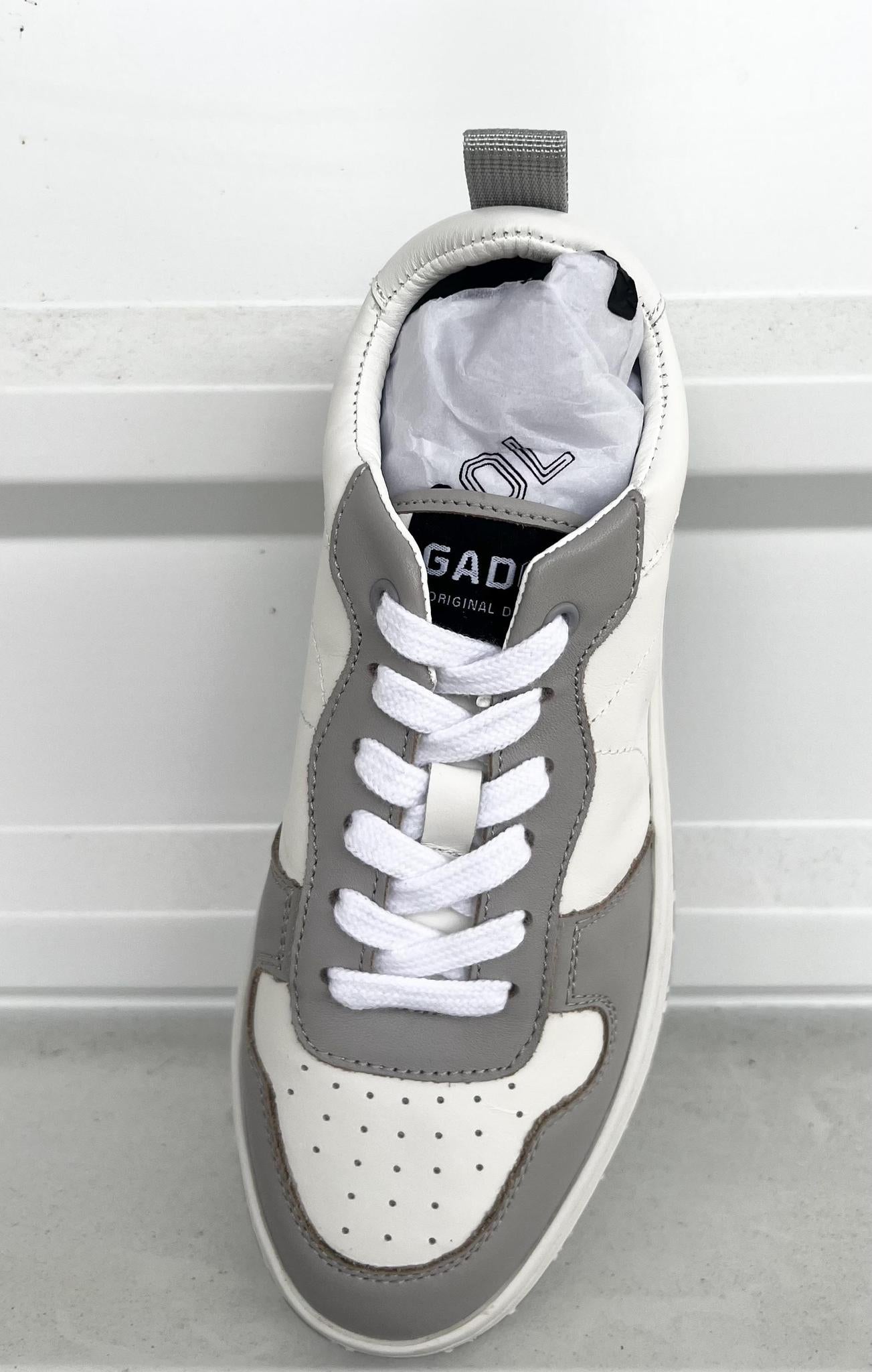 Style 1 - White/Grey