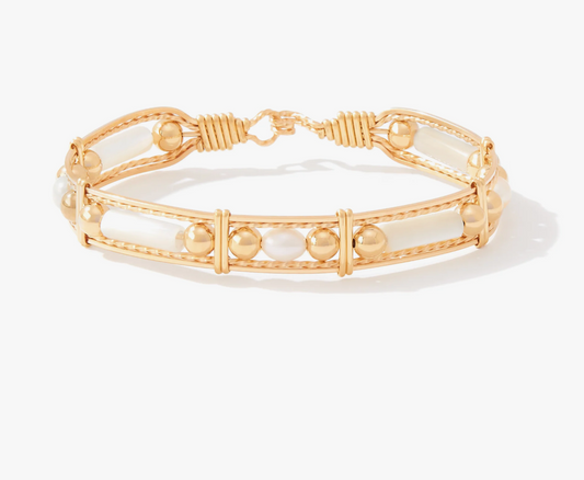 Color Your World Bracelet with Gold Beads 7.5 G,MOP