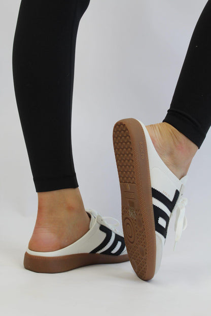 Black White Easter Back 70