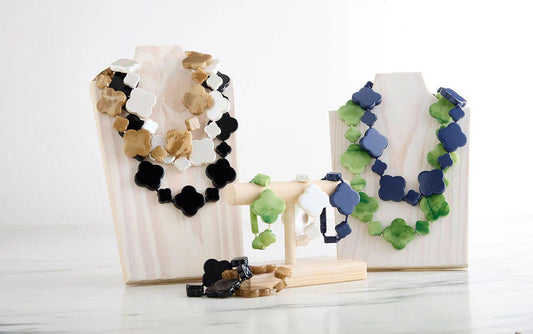 Hot Girls Pearl Clover Necklace